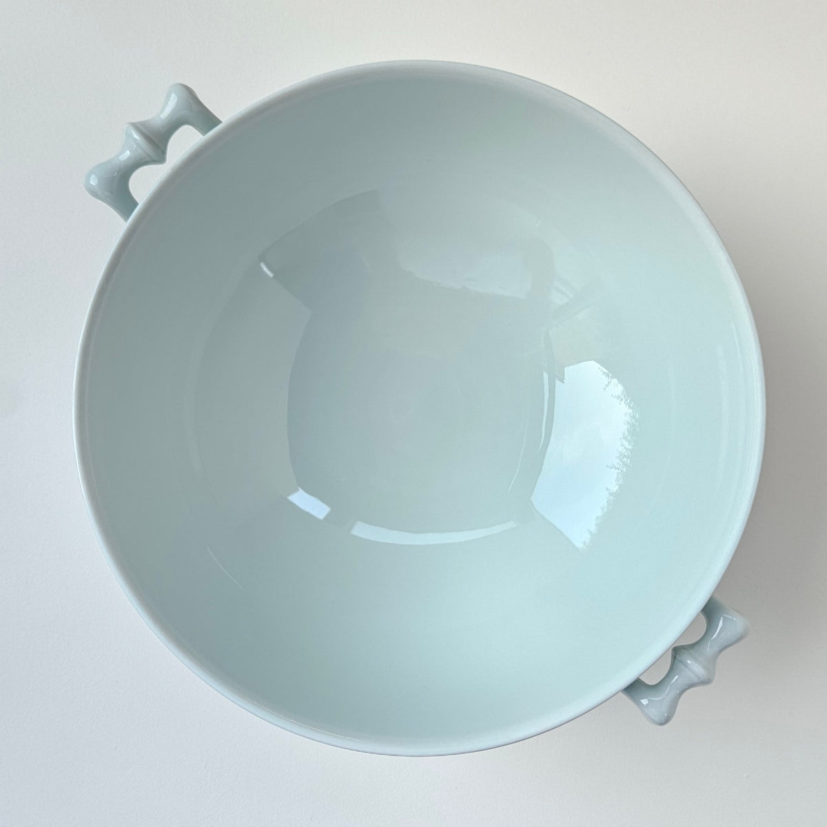 Coupe sur piédouche en porcelaine céladon – Manufacture Haviland – Limoges, Début du XXIe s.