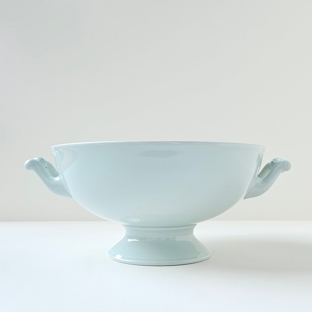 Coupe sur piédouche en porcelaine céladon – Manufacture Haviland – Limoges, Début du XXIe s.