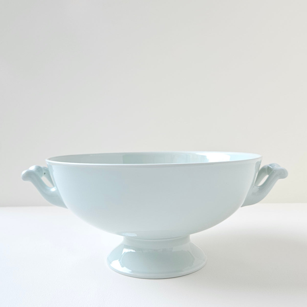 Coupe sur piédouche en porcelaine céladon – Manufacture Haviland – Limoges, Début du XXIe s.