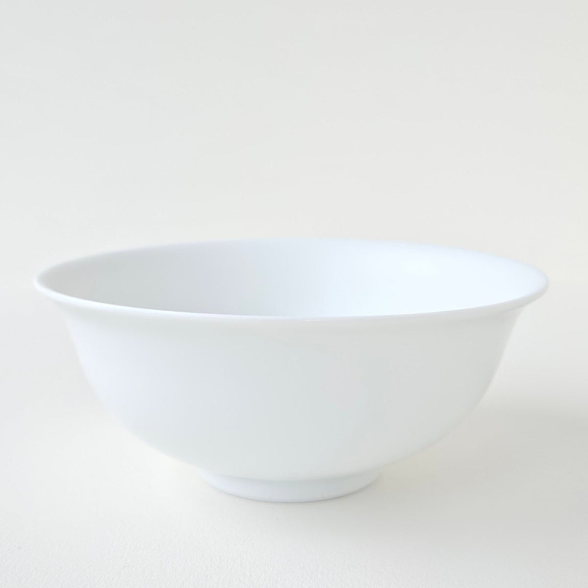 Lot de quatre bols en porcelaine fine – Contraste Émail / Biscuit – Saint-Léonard-de-Noblat, début du XXIe s..