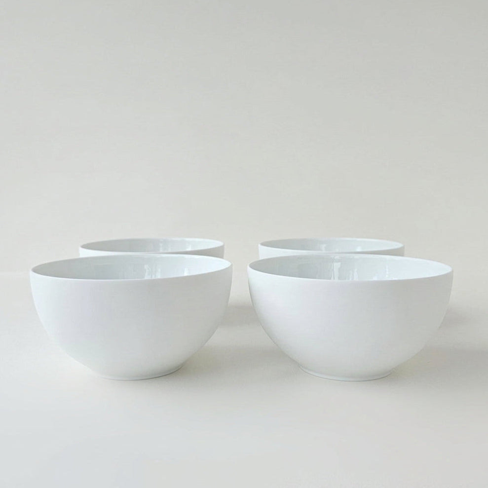Lot de quatre bols en porcelaine fine – Contraste Biscuit / Émail – Saint-Léonard-de-Noblat, début du XXIe s.