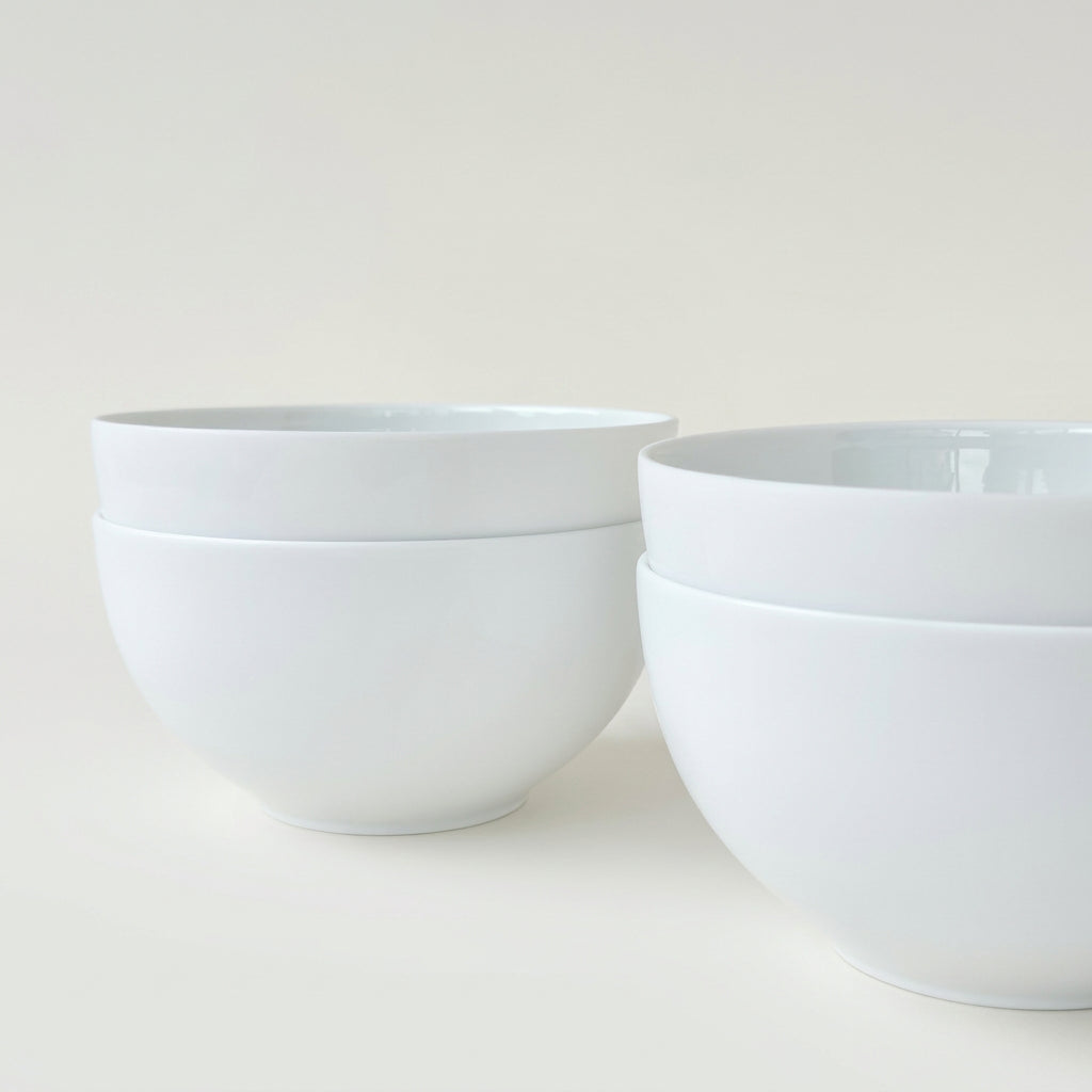Lot de quatre bols en porcelaine fine – Contraste Biscuit / Émail – Saint-Léonard-de-Noblat, début du XXIe s.