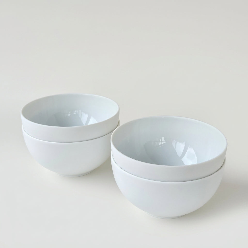 Lot de quatre bols en porcelaine fine – Contraste Biscuit / Émail – Saint-Léonard-de-Noblat, début du XXIe s.