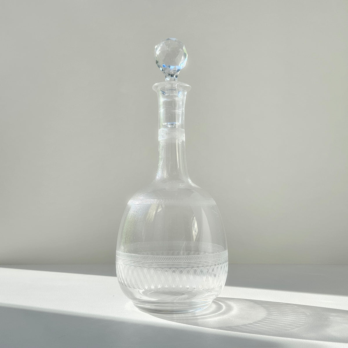 Carafe à décanter en verre gravé – France, milieu du XXᵉ s.