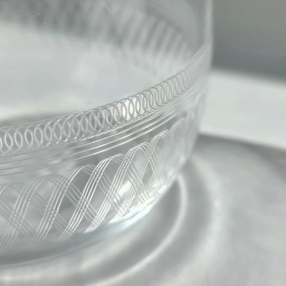 Carafe à décanter en verre gravé – France, milieu du XXᵉ s.