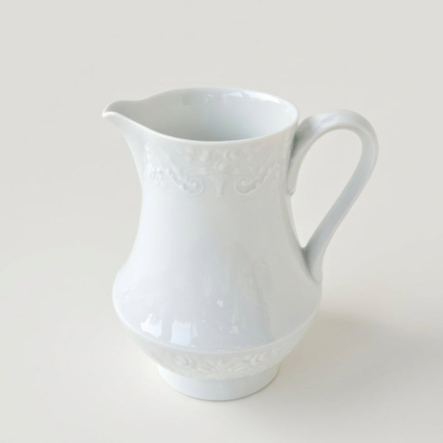 Crémier à décor en relief – Manufacture Raynaud – Limoges, fin du XXᵉ s.