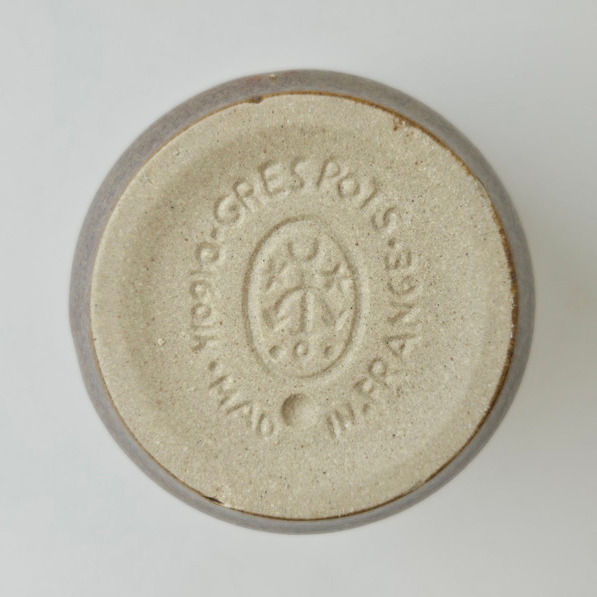 Lot de deux gobelets en grès émaillé – Faïencerie de Digoin, 2e moitié du XXᵉ s.