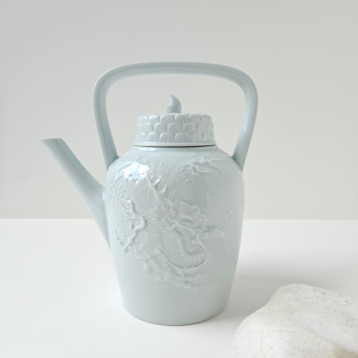 Théière en porcelaine céladon – Manufacture Haviland – Limoges, XXIe s.