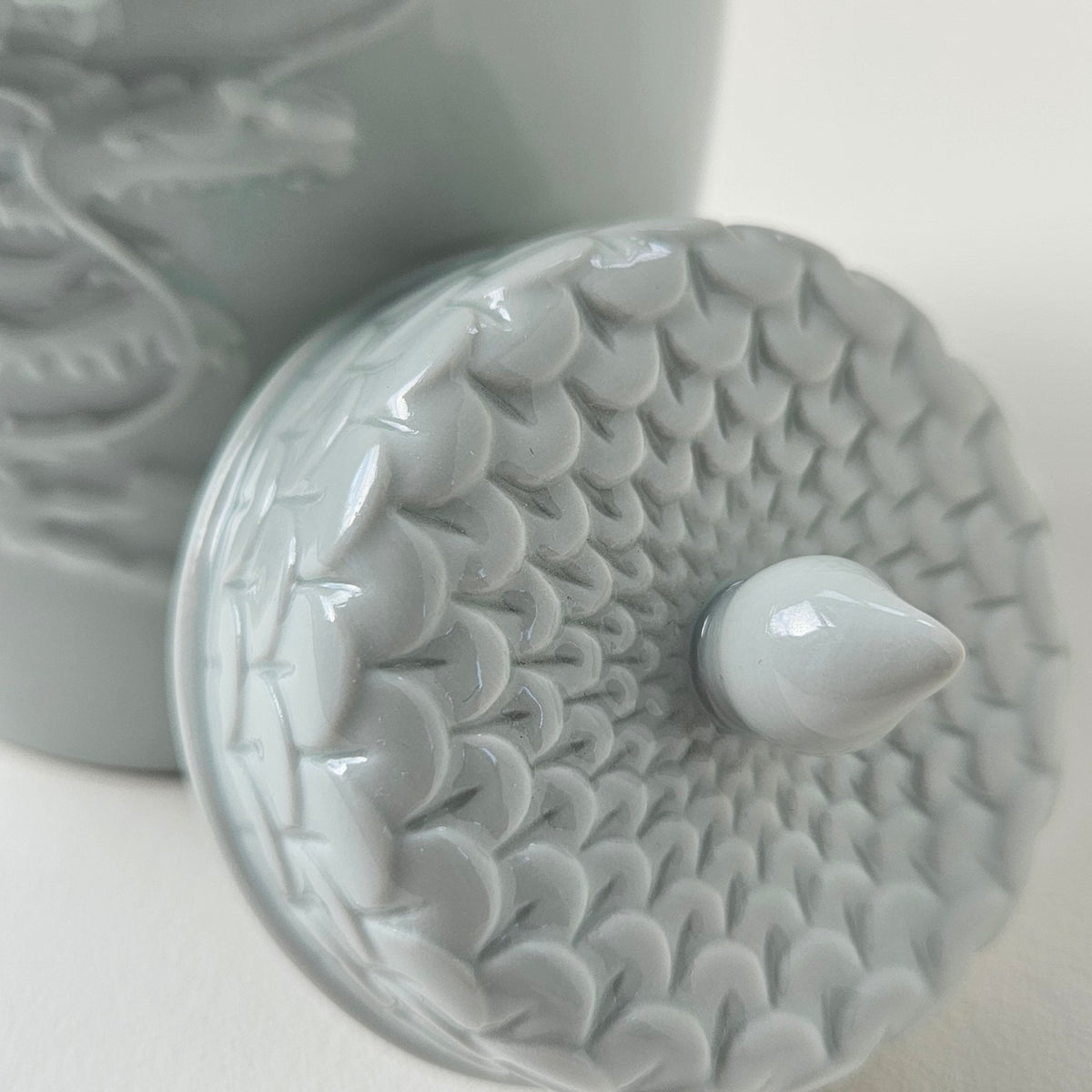 Théière en porcelaine céladon – Manufacture Haviland – Limoges, XXIe s.