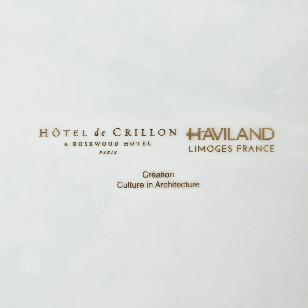 Plat de service / Assiette de présentation – Hôtel de Crillon – Manufacture Haviland – Limoges, XXIe s.