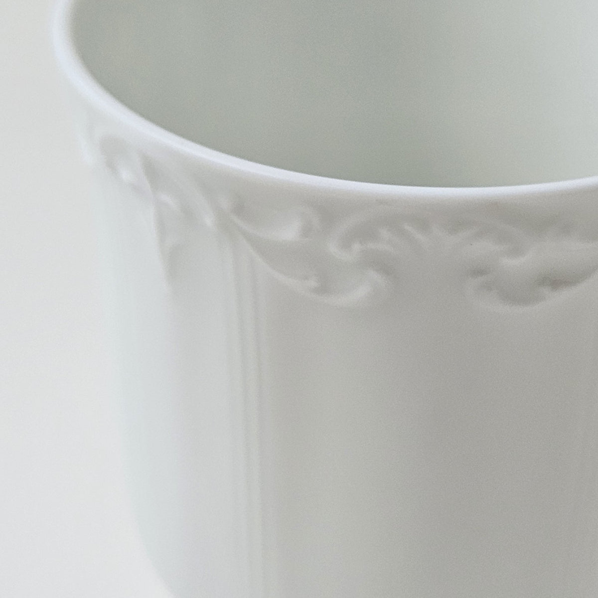 Paire de tasses à café – Manufacture Raynaud – Limoges, 2e moitié du XXᵉ s.