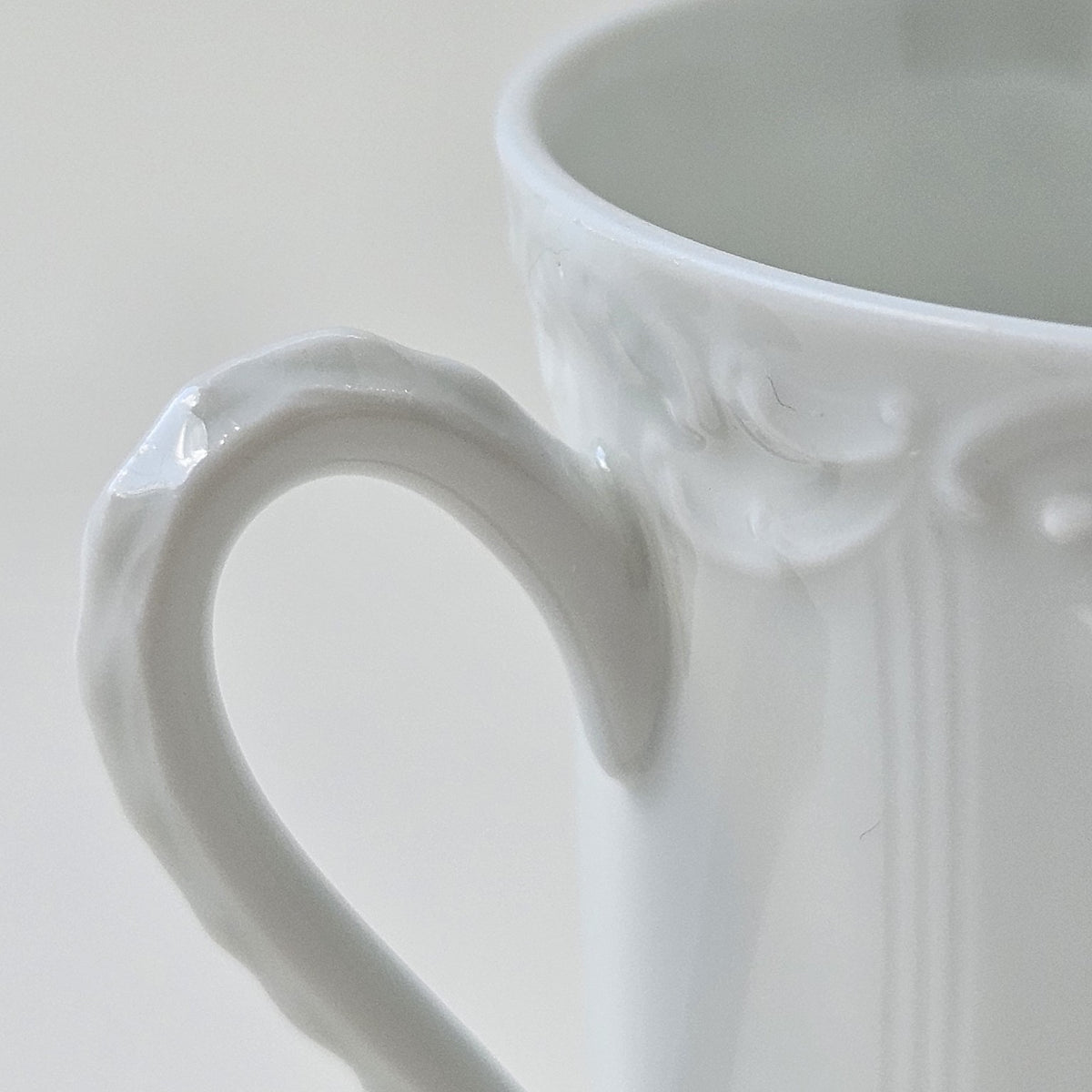 Paire de tasses à café – Manufacture Raynaud – Limoges, 2e moitié du XXᵉ s.