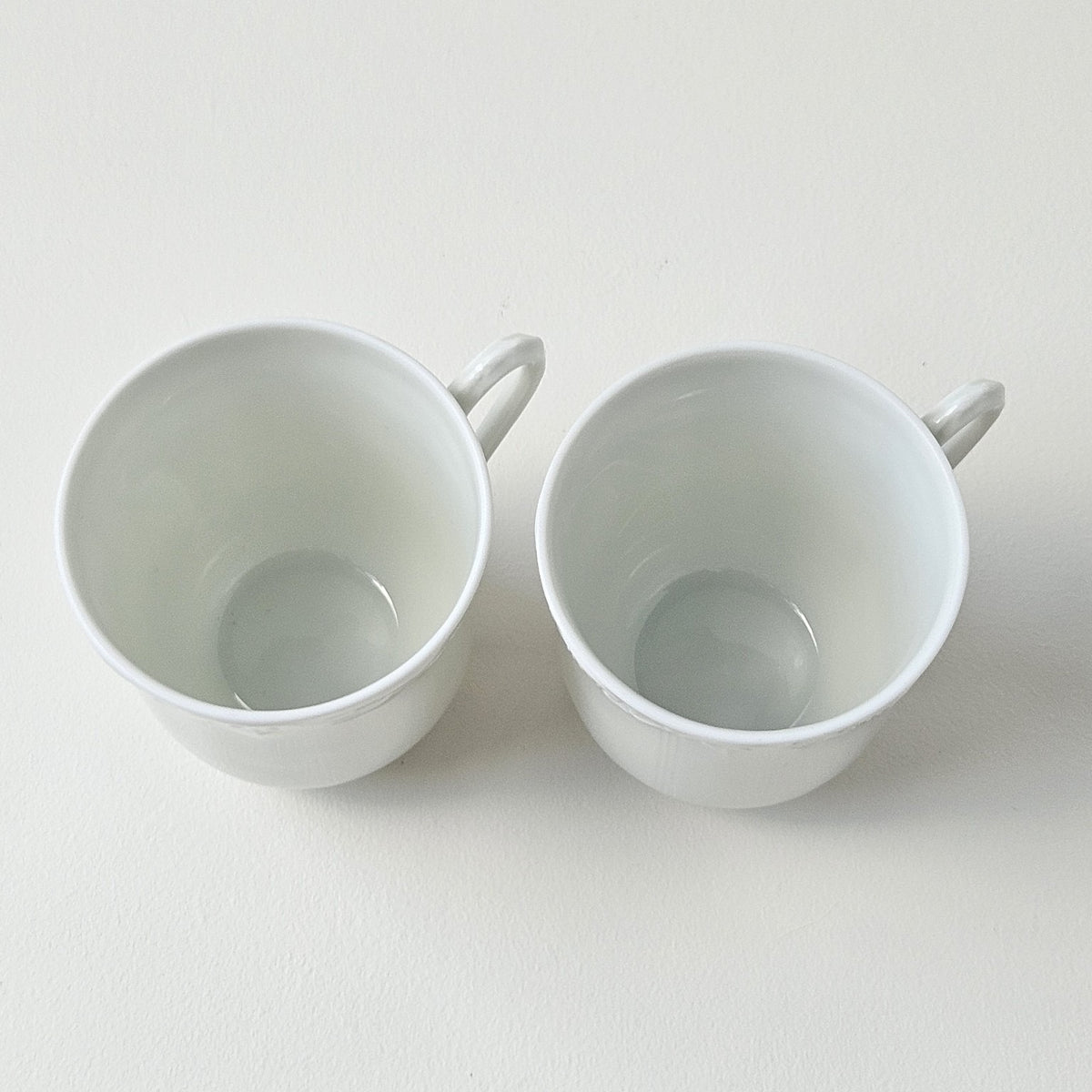Paire de tasses à café – Manufacture Raynaud – Limoges, 2e moitié du XXᵉ s.