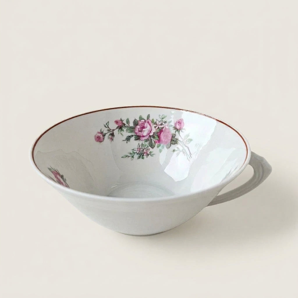 Paire de tasses à thé en porcelaine fine – Limoges, Milieu du XXe s.