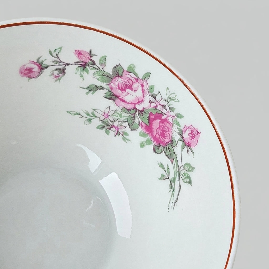 Paire de tasses à thé en porcelaine fine – Limoges, Milieu du XXe s.