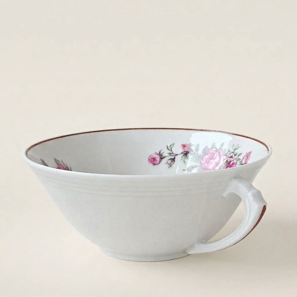 Paire de tasses à thé en porcelaine fine – Limoges, Milieu du XXe s.