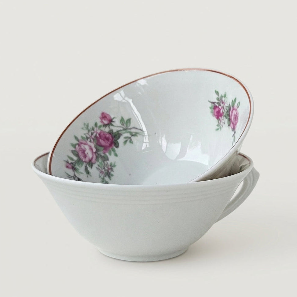 Paire de tasses à thé en porcelaine fine – Limoges, Milieu du XXe s.