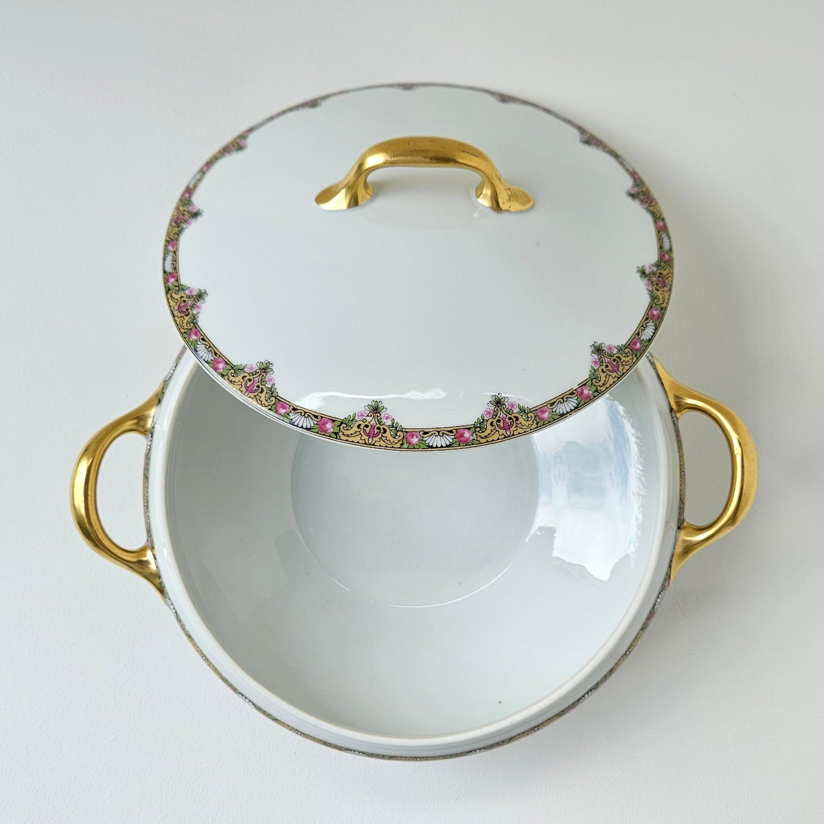 Petit légumier couvert – Manufacture Elite Works (Bawo & Dotter) – Limoges, v. 1900-1914