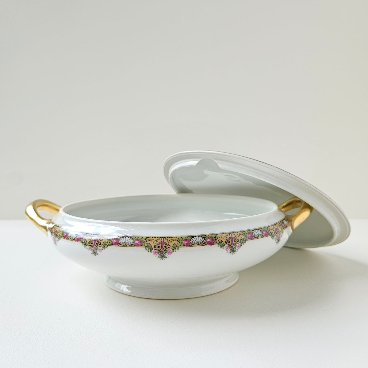 Petit légumier couvert – Manufacture Elite Works (Bawo & Dotter) – Limoges, v. 1900-1914