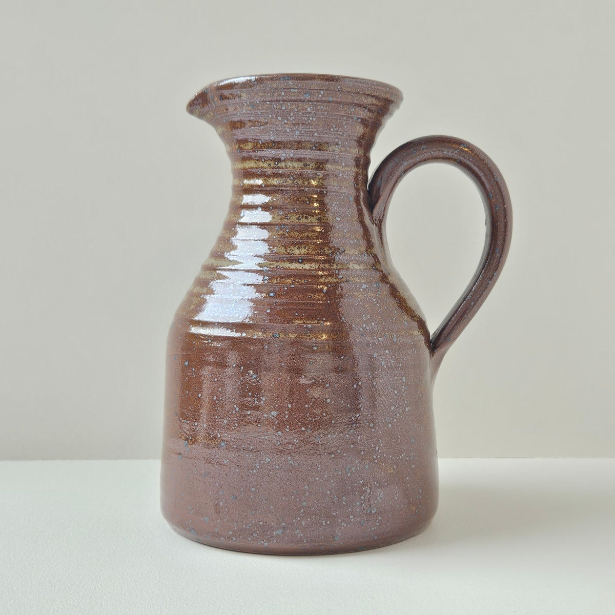 Pichet en grès du Berry, tourné et émaillé – France, v. 1960-1970