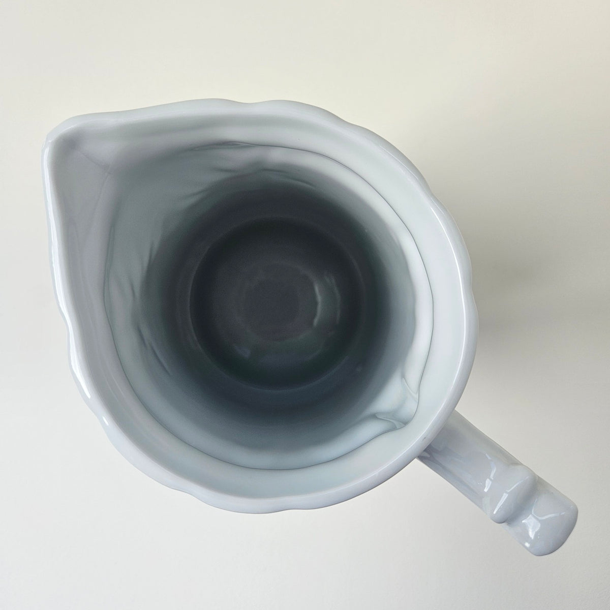 Pichet en porcelaine blanche de style Art nouveau – France, v. 1890-1910
