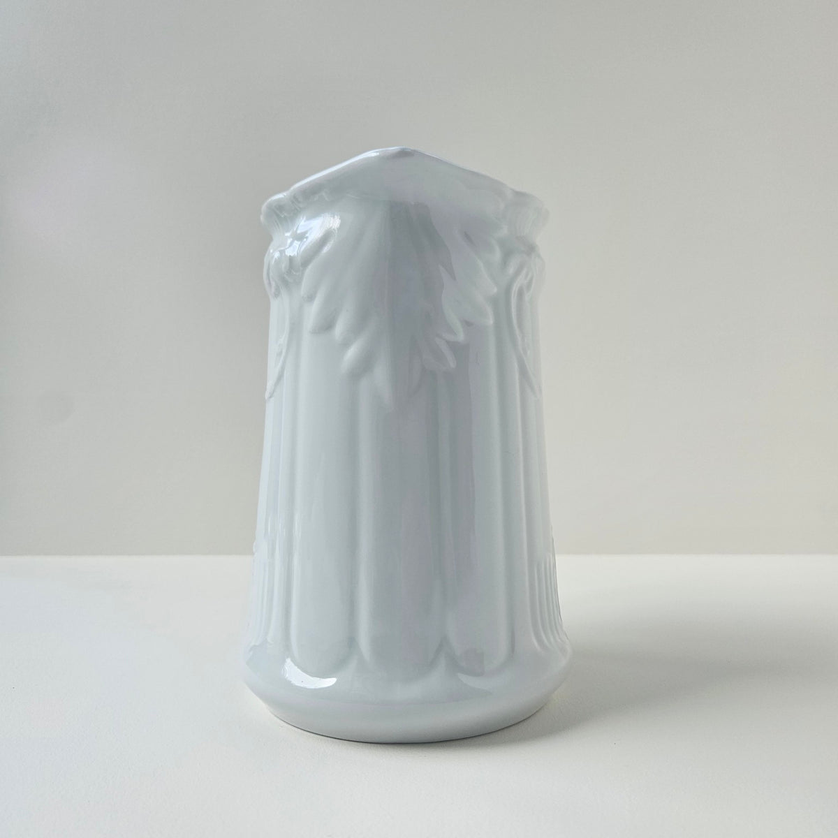 Pichet en porcelaine blanche de style Art nouveau – France, v. 1890-1910