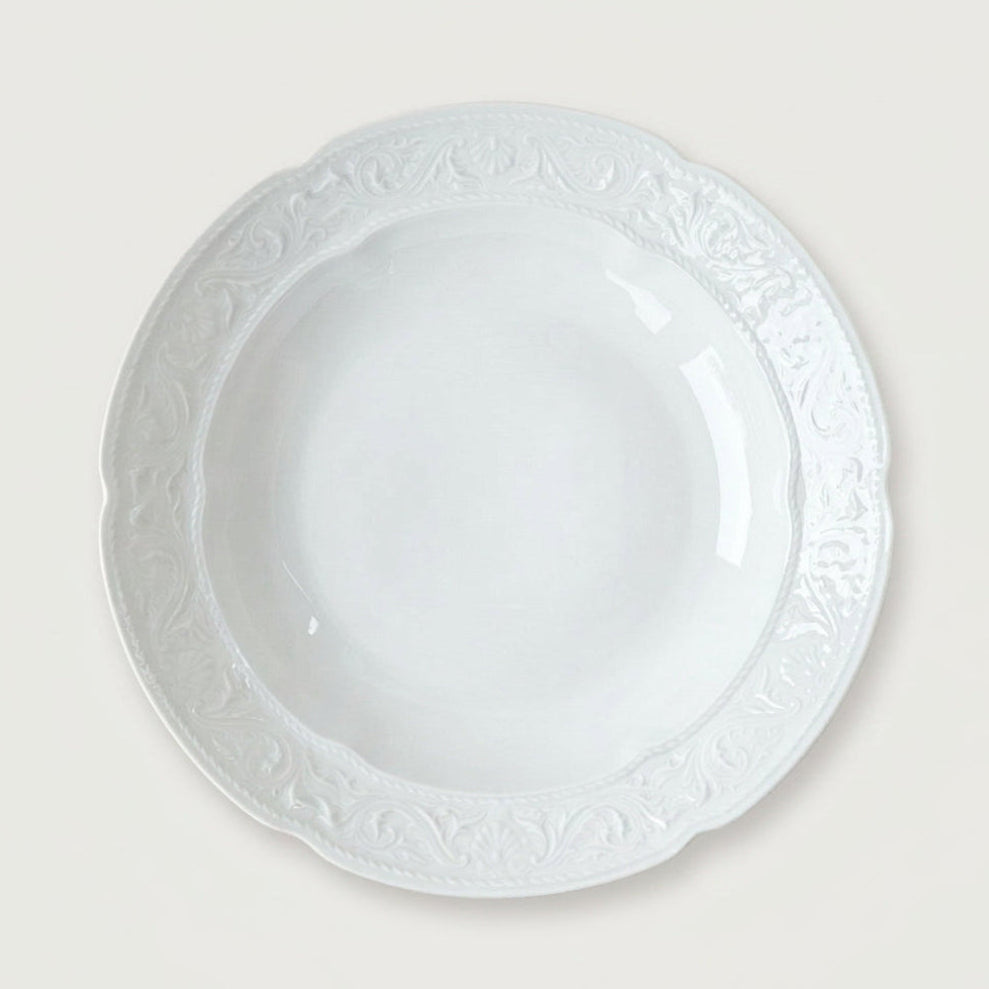 Plat de service creux en porcelaine blanche émaillée – Limoges, 2e moitié du XXᵉ s.