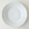 Plat de service creux en porcelaine blanche émaillée – Limoges, 2e moitié du XXᵉ s.