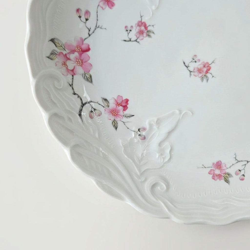 Plat de service creux – Décor japonisant – Limoges, 2e moitié du XXᵉ s.