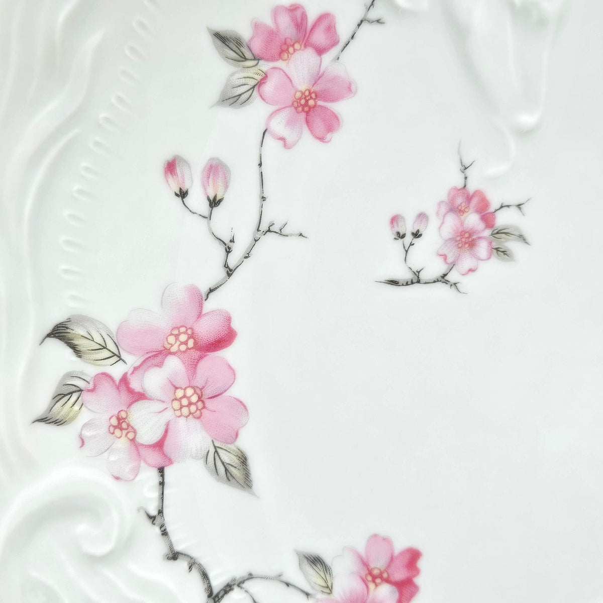 Plat de service creux – Décor japonisant – Limoges, 2e moitié du XXᵉ s.