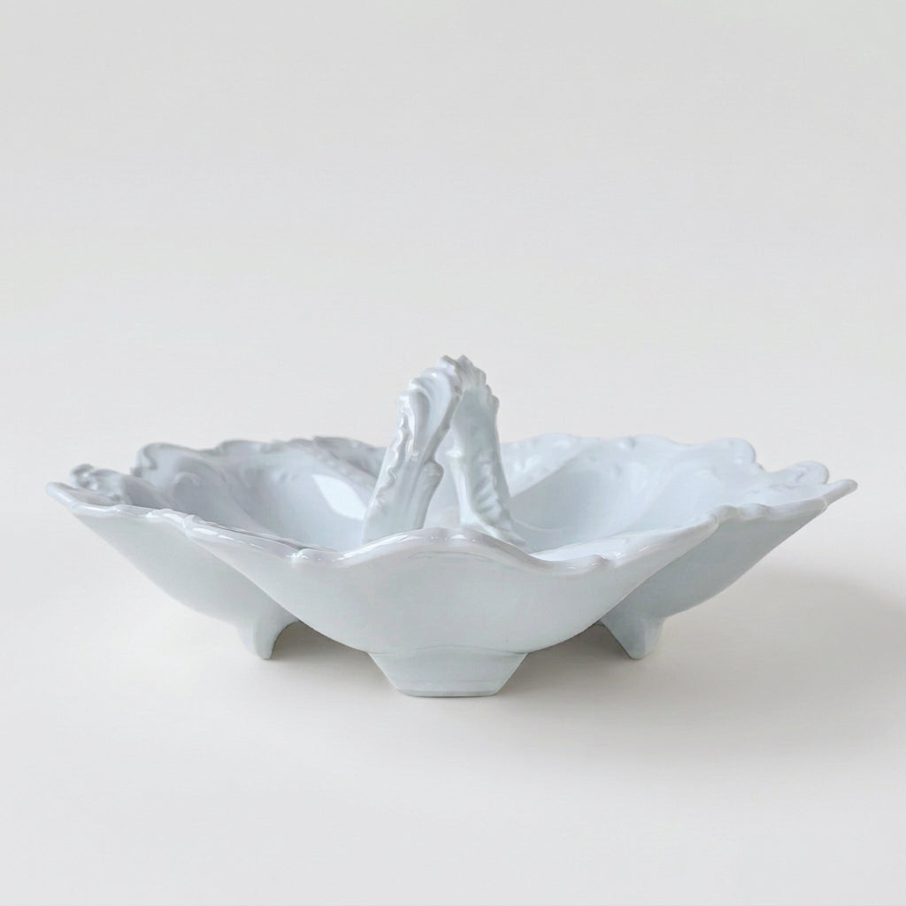 Grand serviteur en porcelaine blanche émaillée – Limoges, 2e moitié du XXᵉ s.