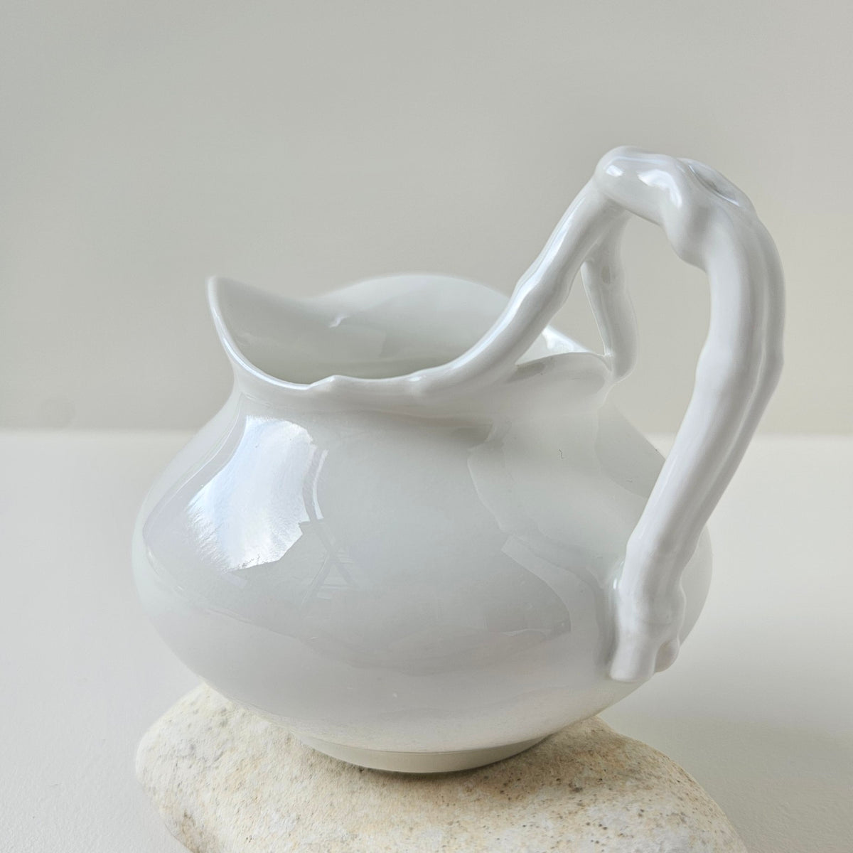 Crémier en porcelaine blanche – Manufacture Jean Pouyat – Limoges, v. 1890-1900