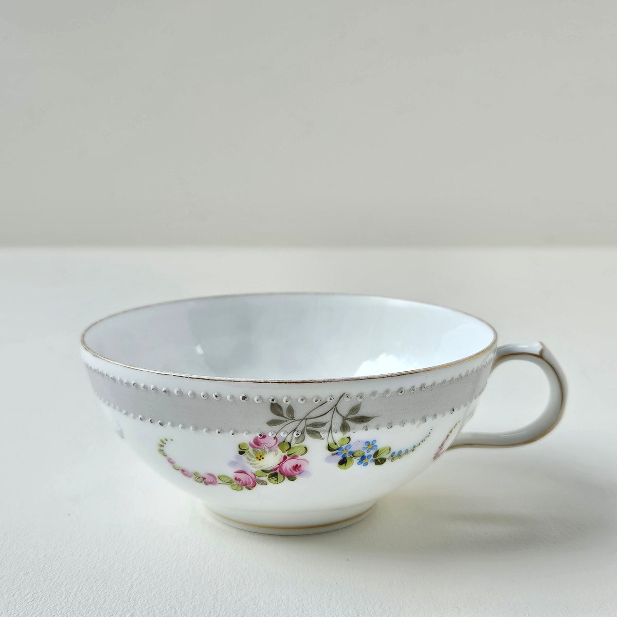 Tasse en porcelaine fine de Limoges – Manufacture Jean Pouyat – Limoges, v. 1900