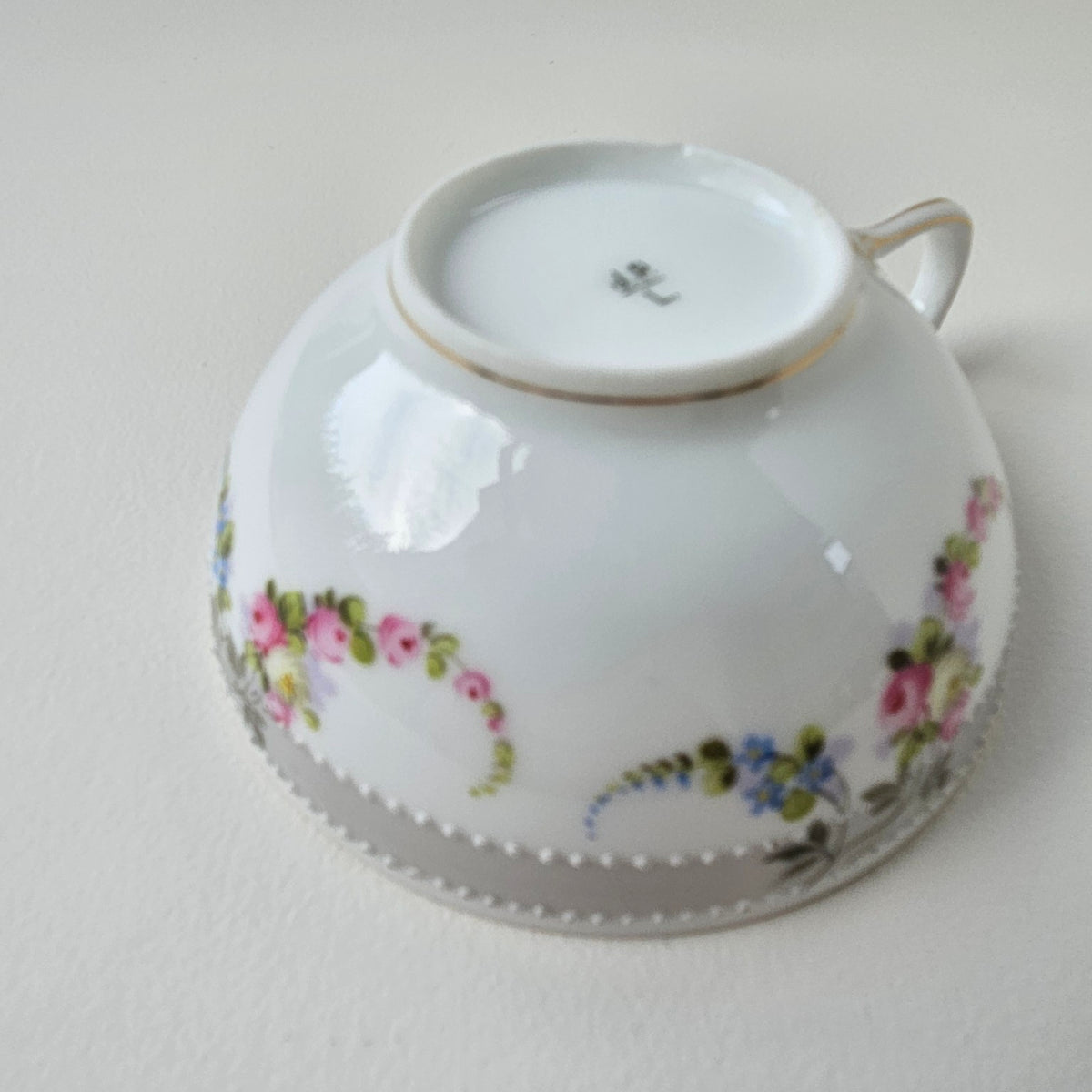 Tasse en porcelaine fine de Limoges – Manufacture Jean Pouyat – Limoges, v. 1900