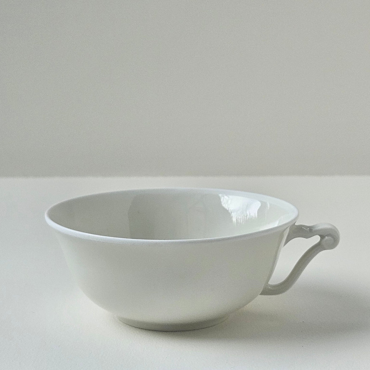 Ensemble de six tasses à thé – Manufacture Raynaud – Limoges, v. 1920-1925