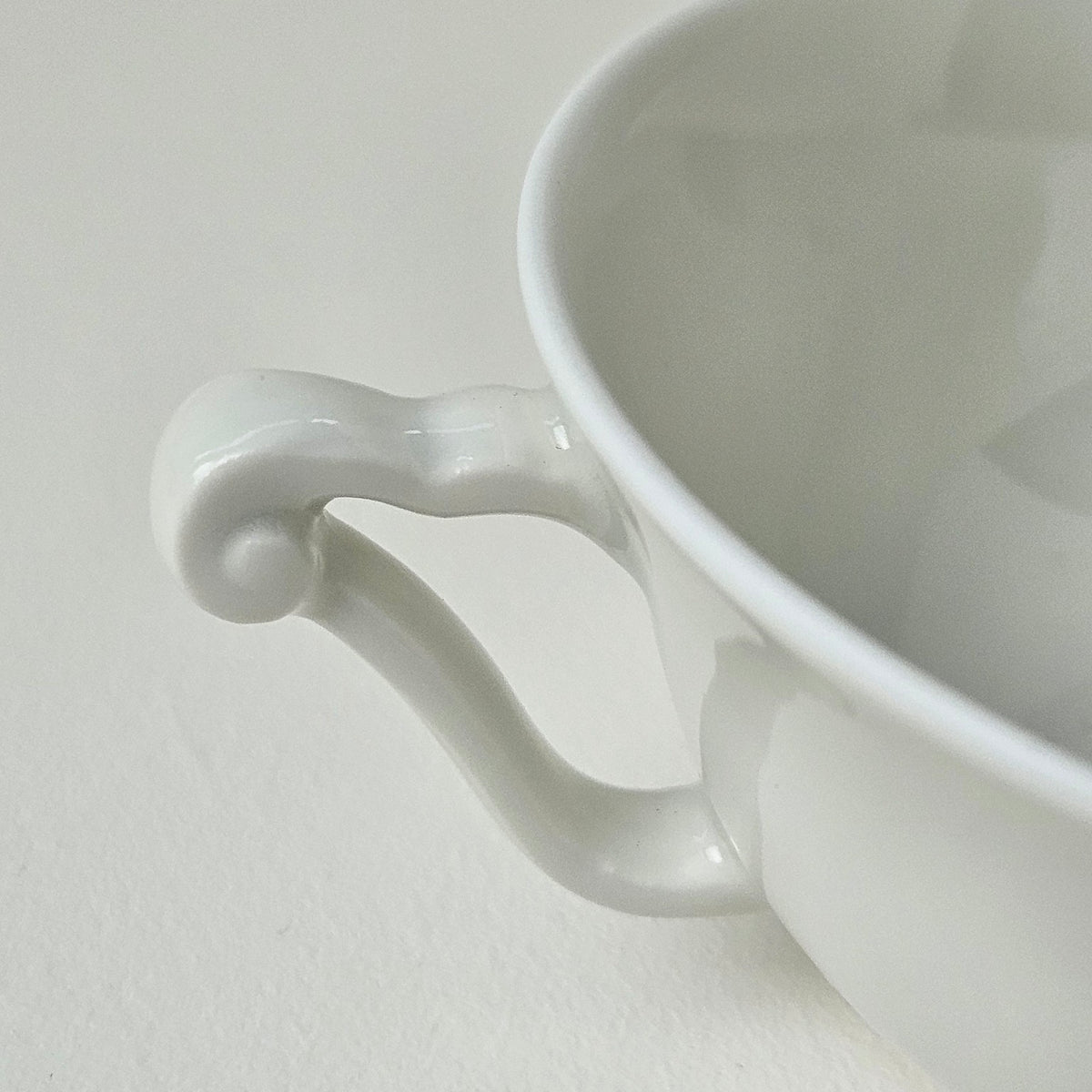 Ensemble de six tasses à thé – Manufacture Raynaud – Limoges, v. 1920-1925