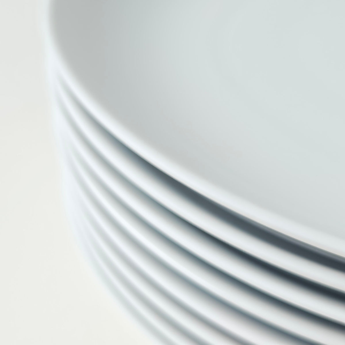 Suite de huit assiettes à déjeuner – Manufacture Raynaud – Limoges, début du XXIe s.