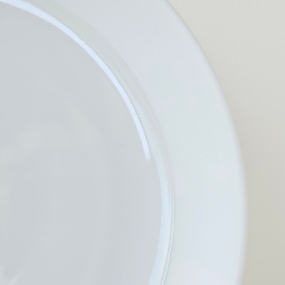 Suite de huit assiettes à déjeuner – Manufacture Raynaud – Limoges, début du XXIe s.