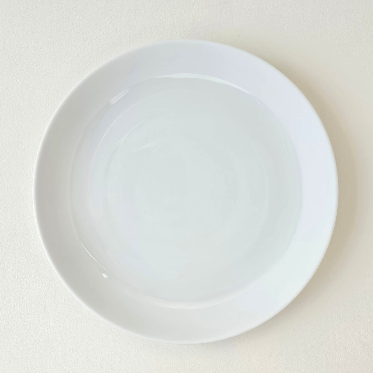 Suite de huit assiettes à déjeuner – Manufacture Raynaud – Limoges, début du XXIe s.
