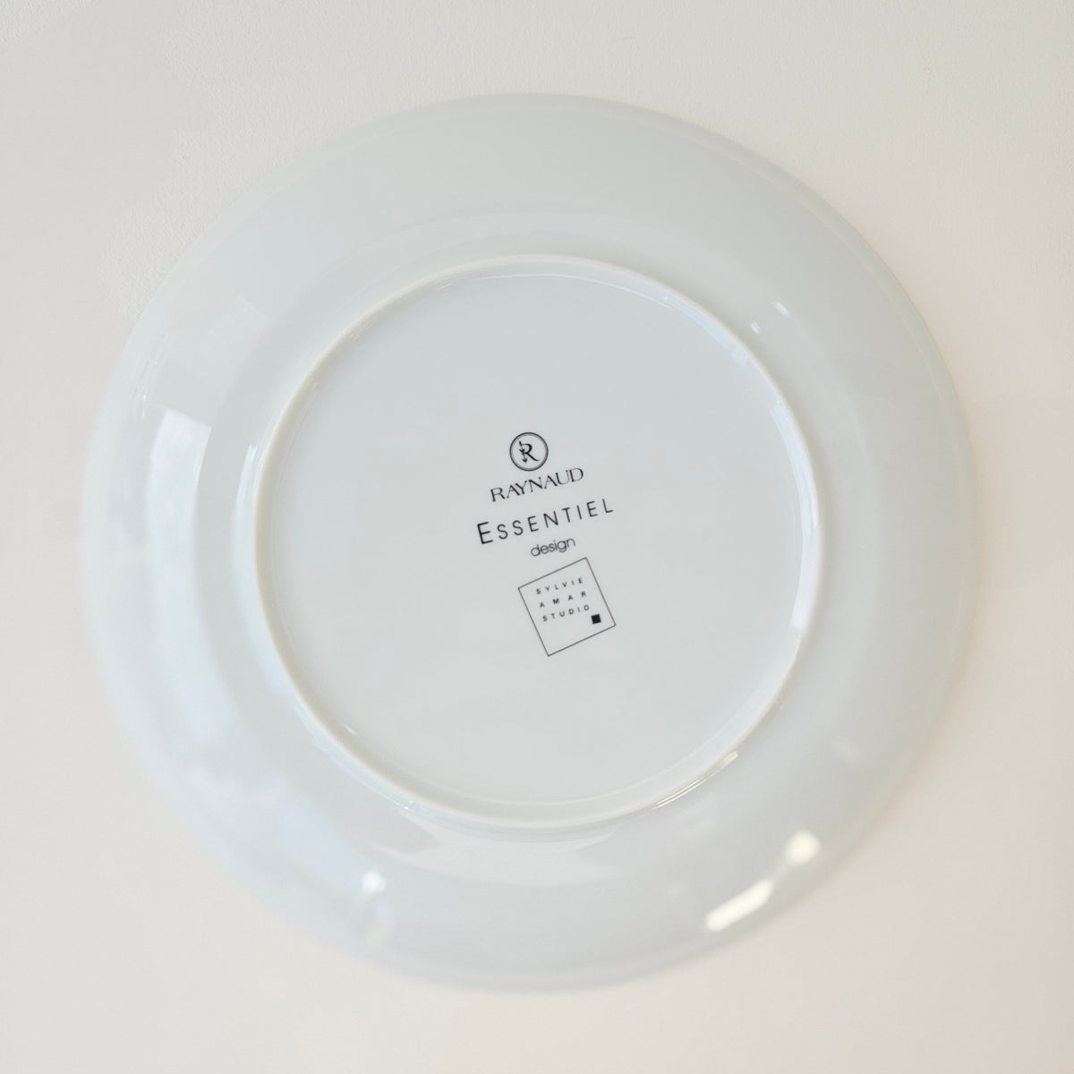 Suite de huit assiettes à déjeuner – Manufacture Raynaud – Limoges, début du XXIe s.