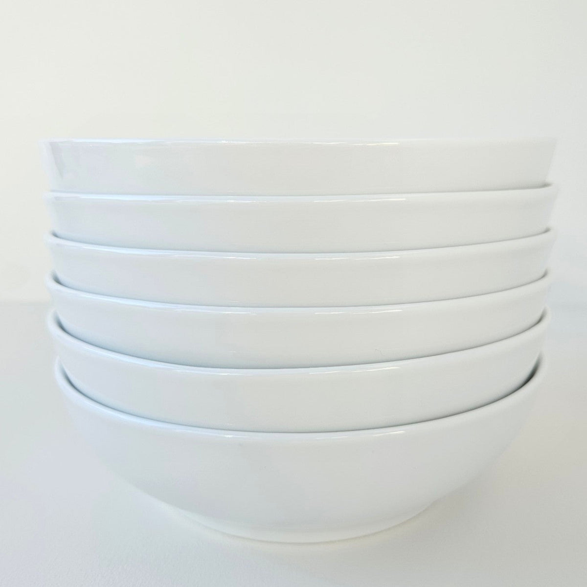 Ensemble de six assiettes creuses – Minéral – Manufacture Raynaud – Limoges, début du XXIe s.
