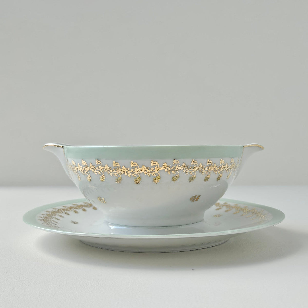 Saucière sur dormant – Manufacture Charles Ahrenfeldt – Limoges, v. 1962-1969