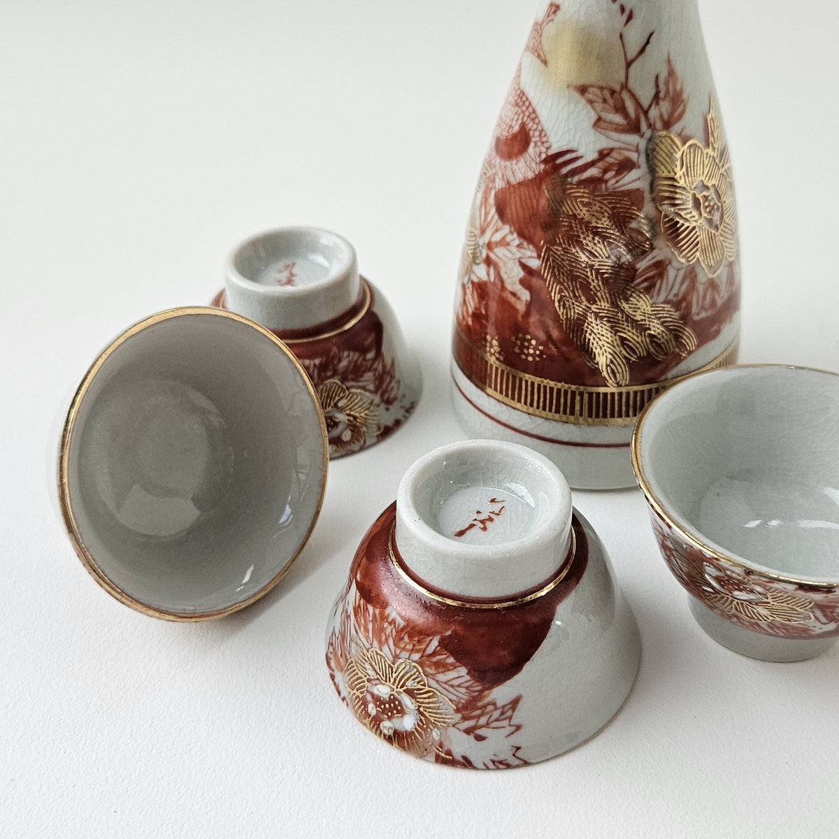 Service à saké japonais en porcelaine Kutani – Japon, vers 1950-1970