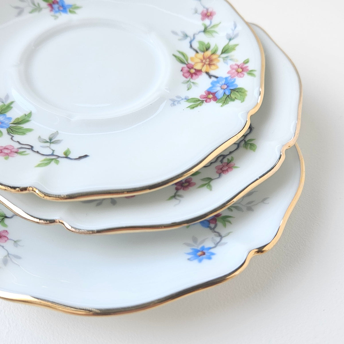 Lot de trois soucoupes anciennes – Société Porcelainière Limousine – Limoges, v. 1945-1950