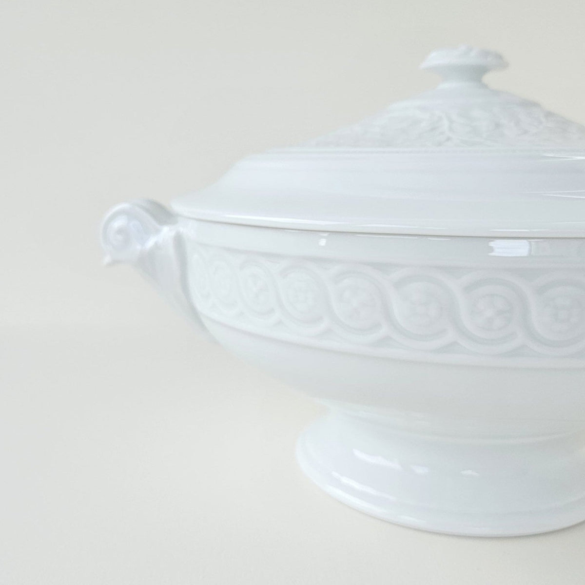 Round Tureen, “Louvre” Pattern – Manufacture Bernardaud – Limoges, 2nd Half of the 20th Century