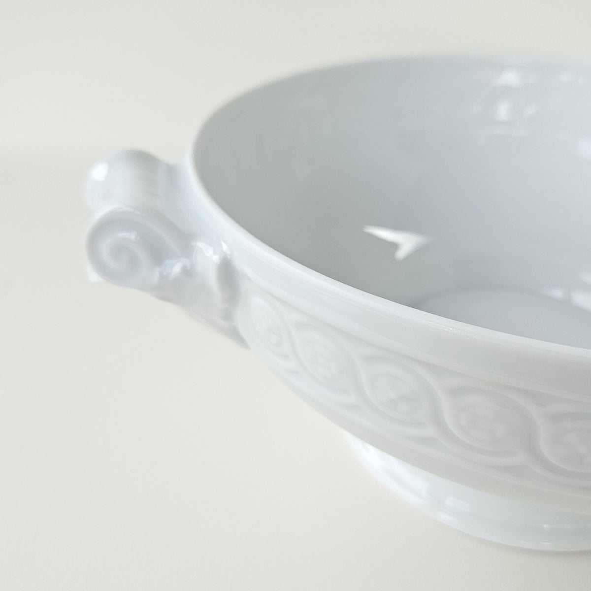 Round Tureen, “Louvre” Pattern – Manufacture Bernardaud – Limoges, 2nd Half of the 20th Century