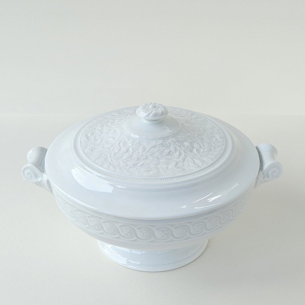 Round Tureen, “Louvre” Pattern – Manufacture Bernardaud – Limoges, 2nd Half of the 20th Century