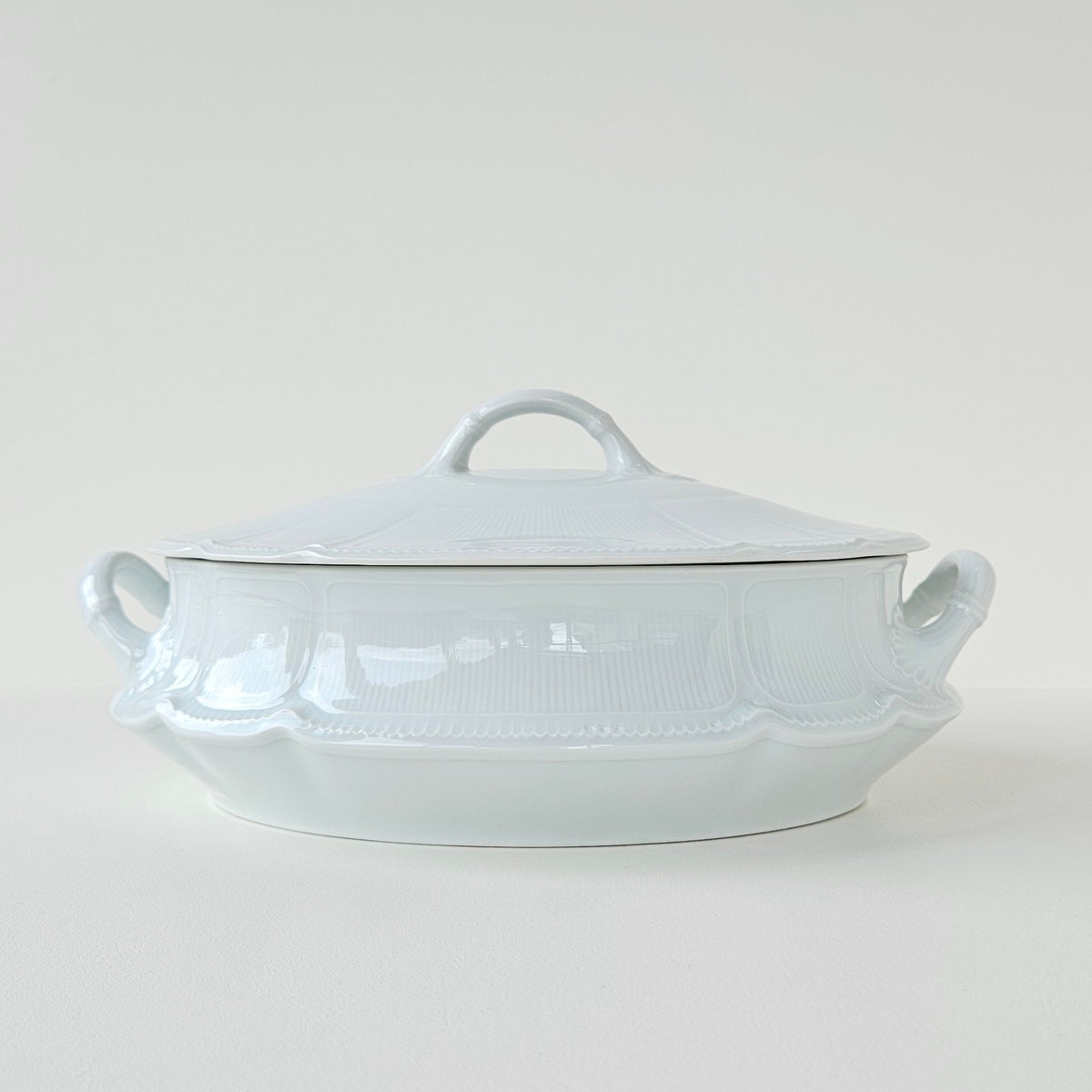 Covered Vegetable Dish – Attributed to Manufacture G.D.A. – Limoges, 2nd Half of the 20th Century