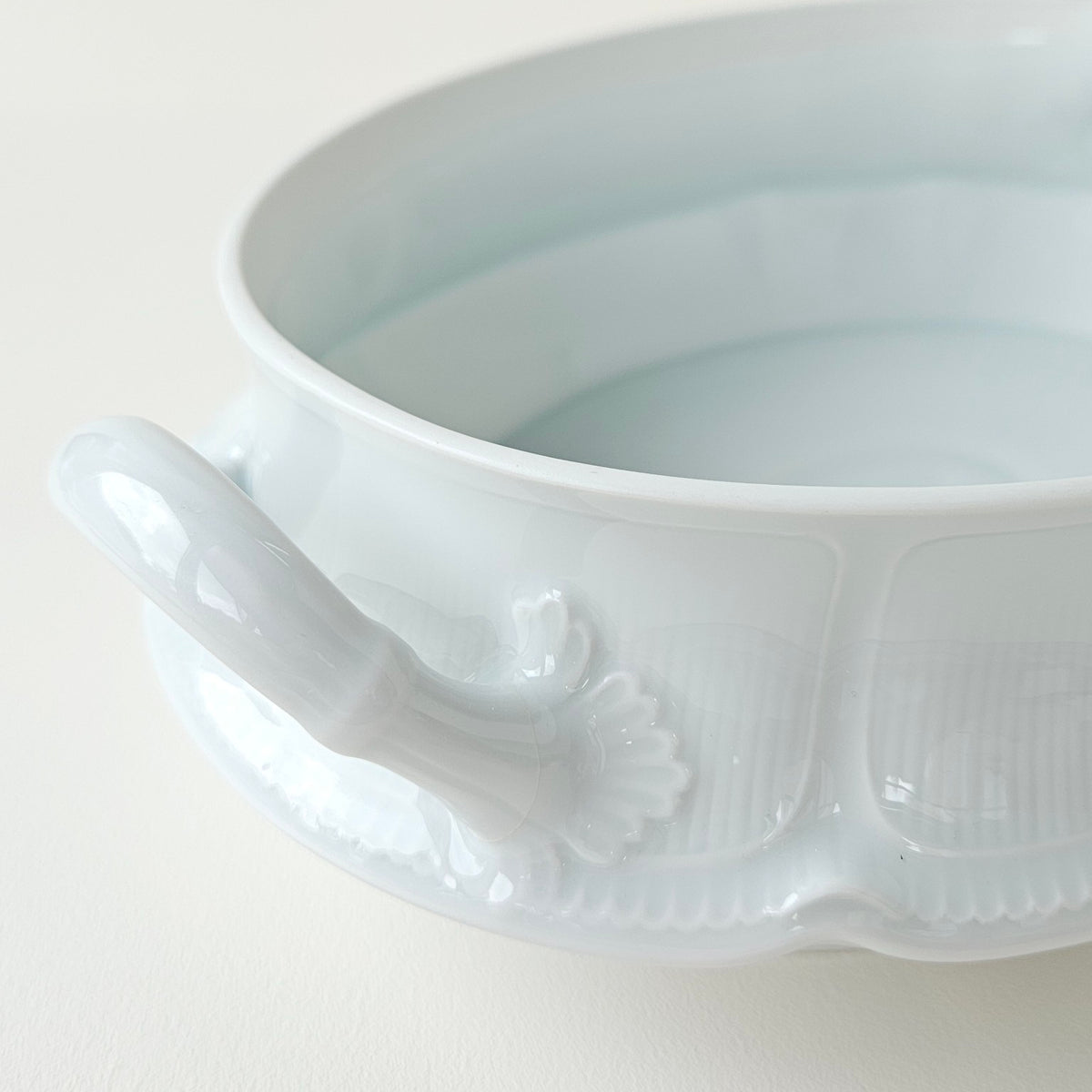 Covered Vegetable Dish – Attributed to Manufacture G.D.A. – Limoges, 2nd Half of the 20th Century