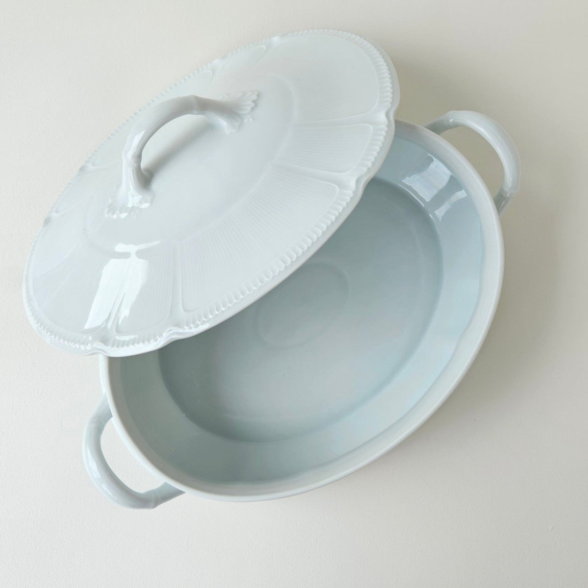 Covered Vegetable Dish – Attributed to Manufacture G.D.A. – Limoges, 2nd Half of the 20th Century